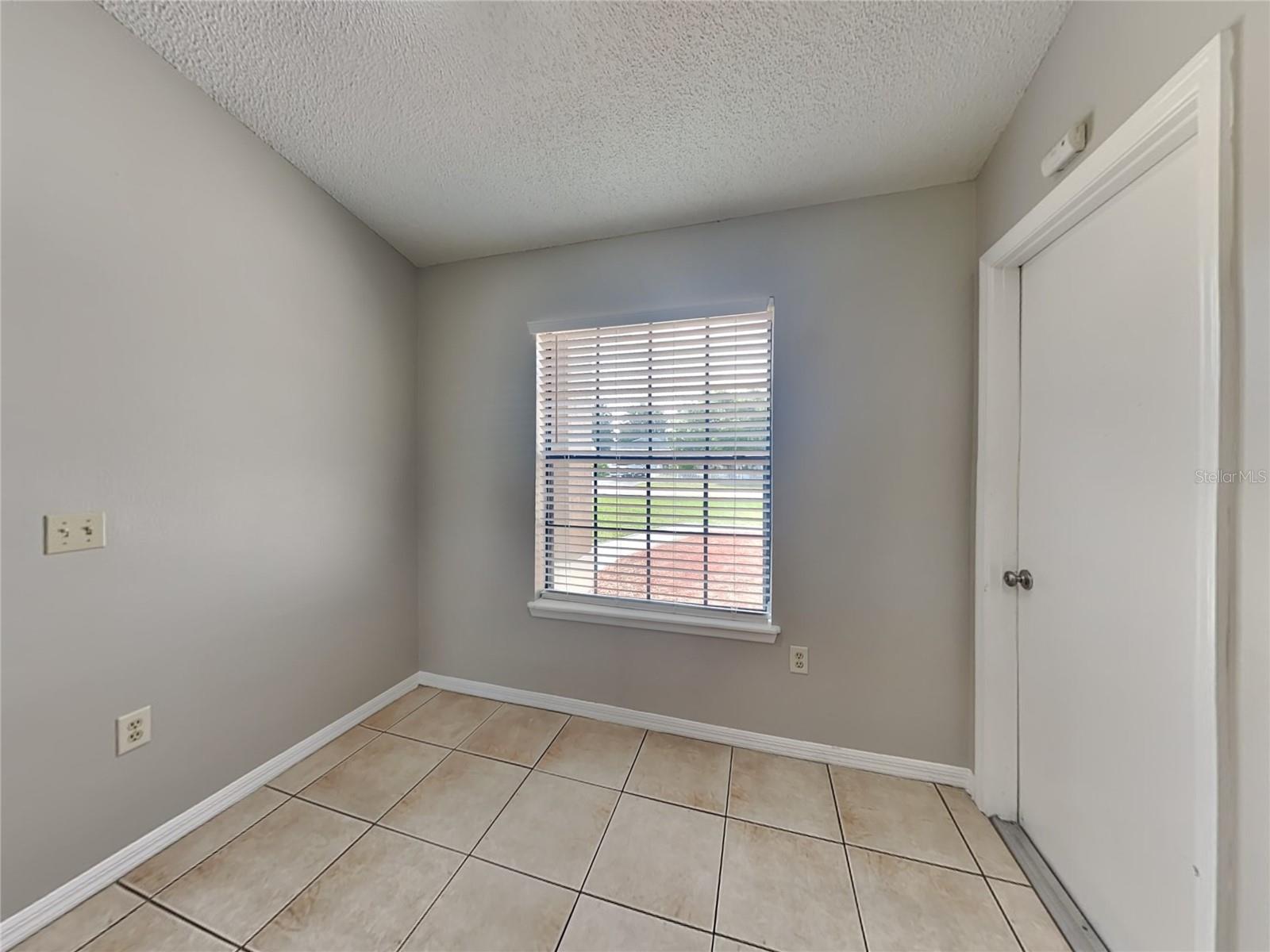 DELONA LAKES UN 32 - Residential Lease