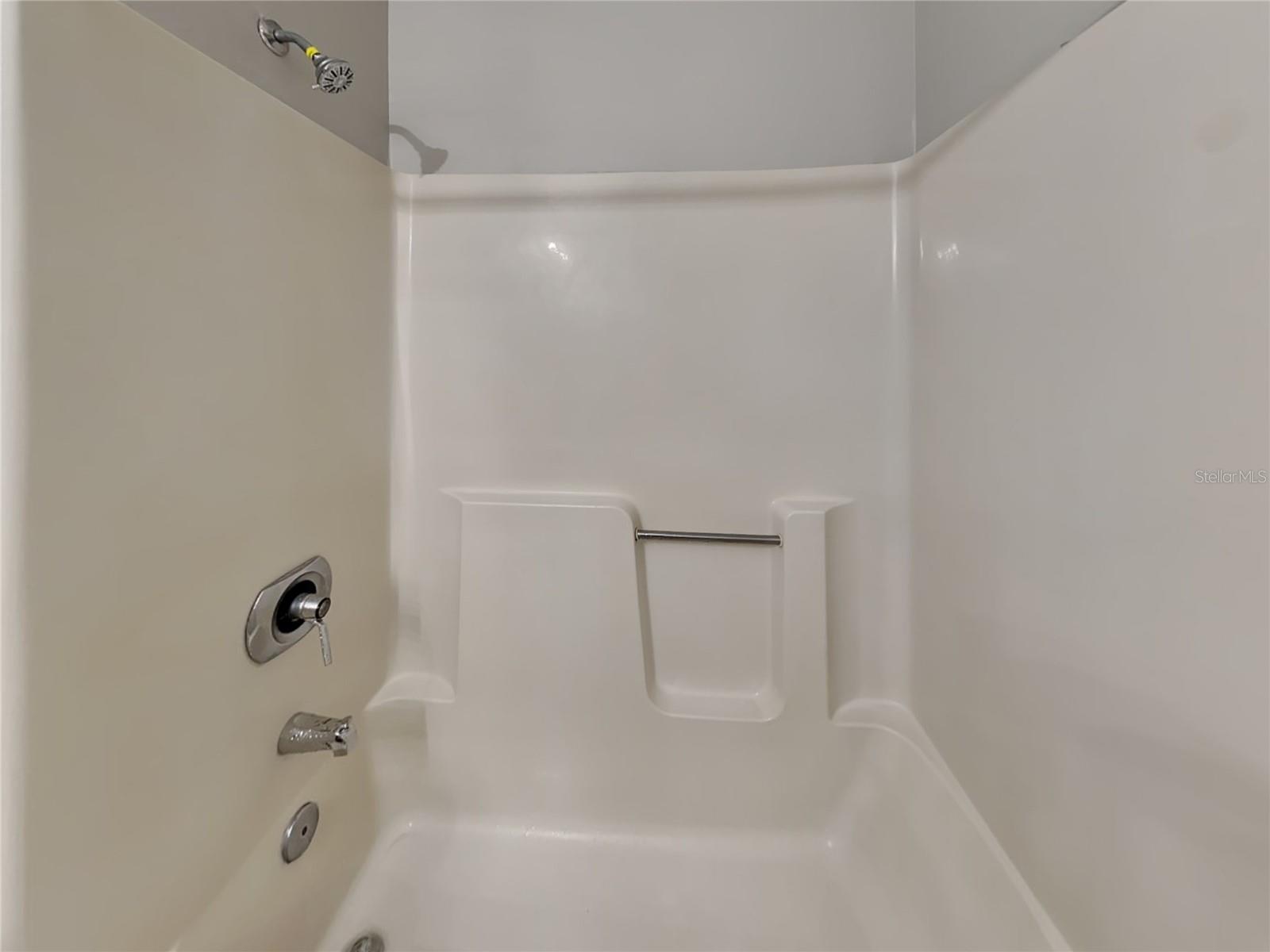 DELONA LAKES UN 32 - Residential Lease