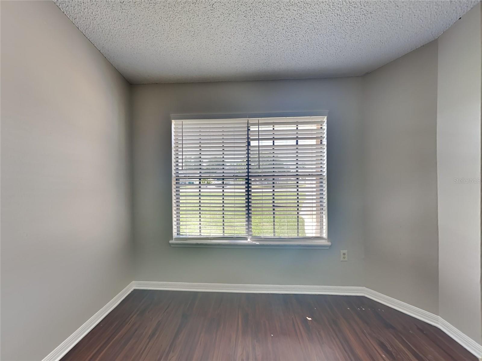 DELONA LAKES UN 32 - Residential Lease