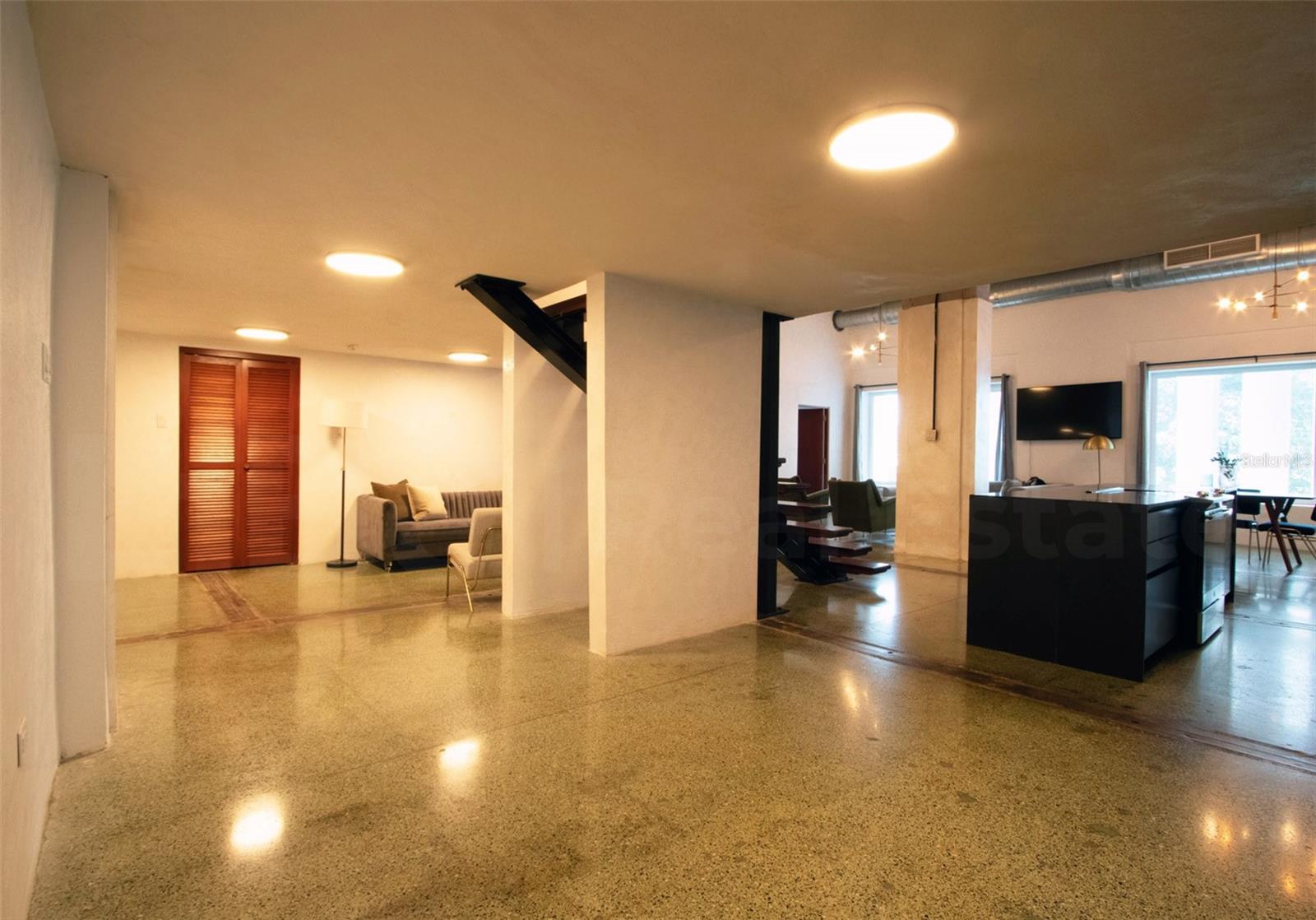 203 RECINTO SUR STREET 2