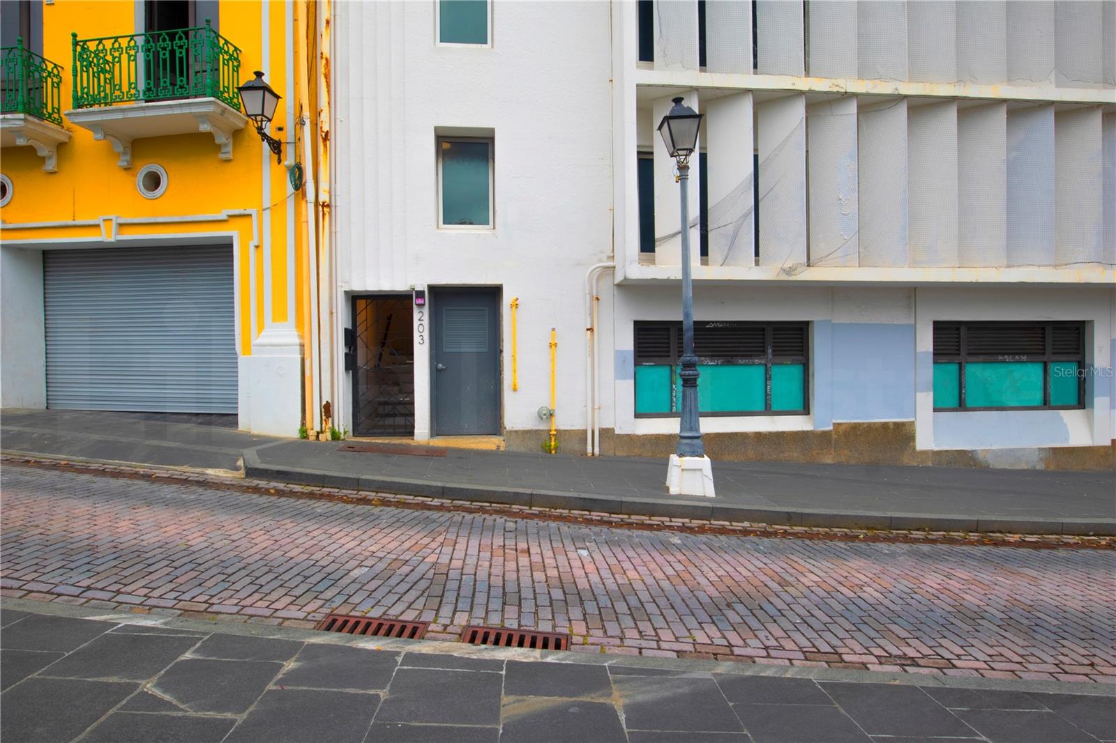 203 RECINTO SUR STREET 2