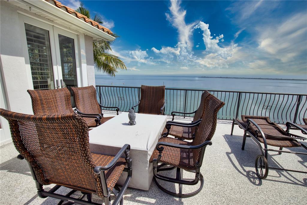 COUNTRY CLUB SHORES SEC 01 - Residential