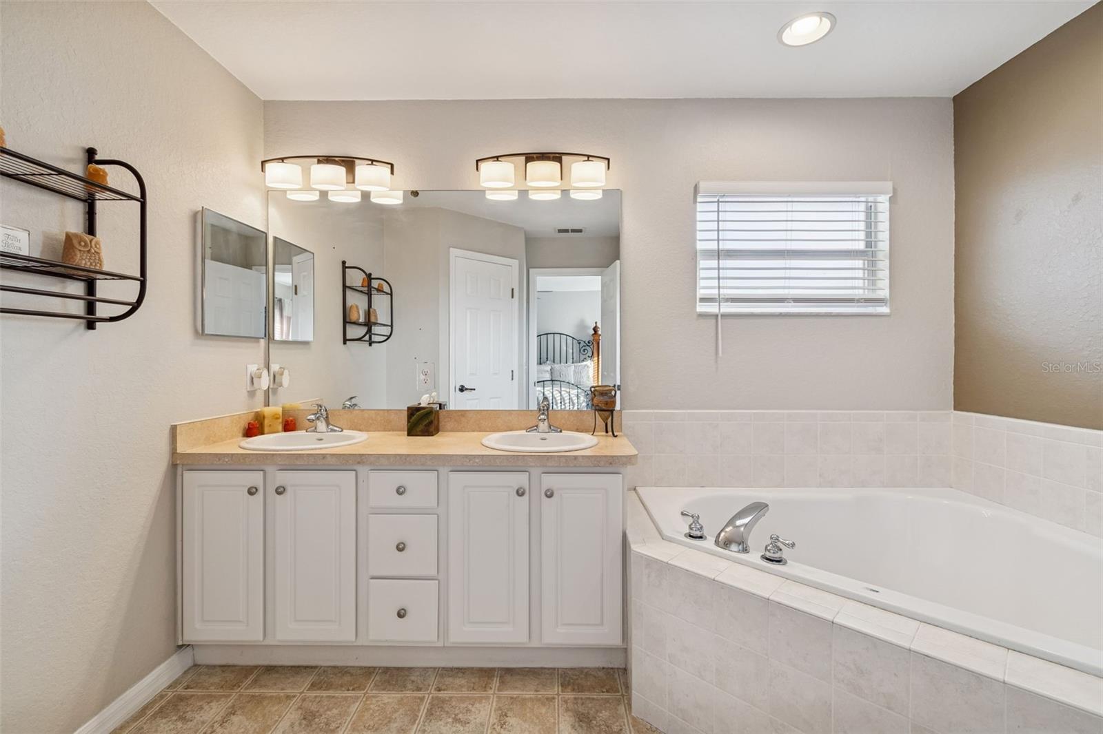 DOUBLE DIAMOND 02 - Residential