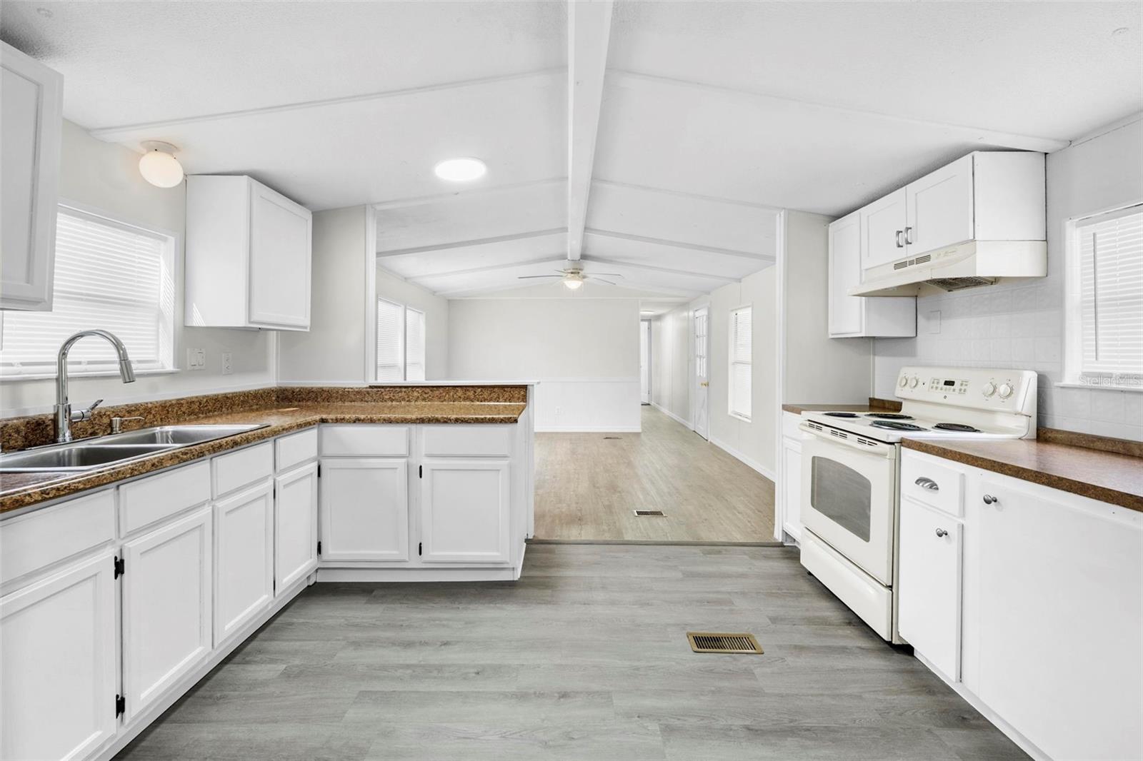 HOLIDAY ACRES UNIT 01 - Residential