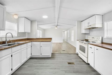 Tiny photo for Crystal River, FL 34428 (MLS # TB8490427)