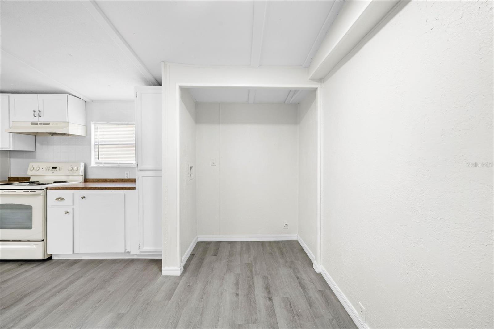 HOLIDAY ACRES UNIT 01 - Residential