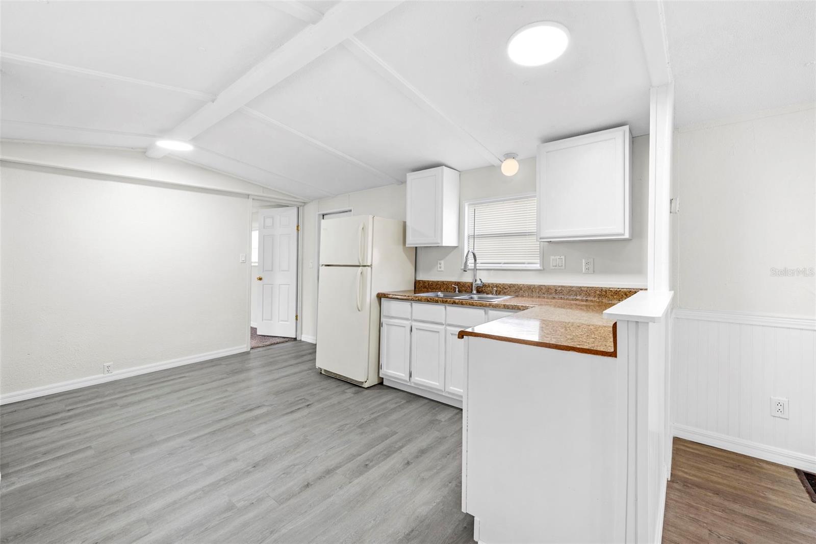 HOLIDAY ACRES UNIT 01 - Residential