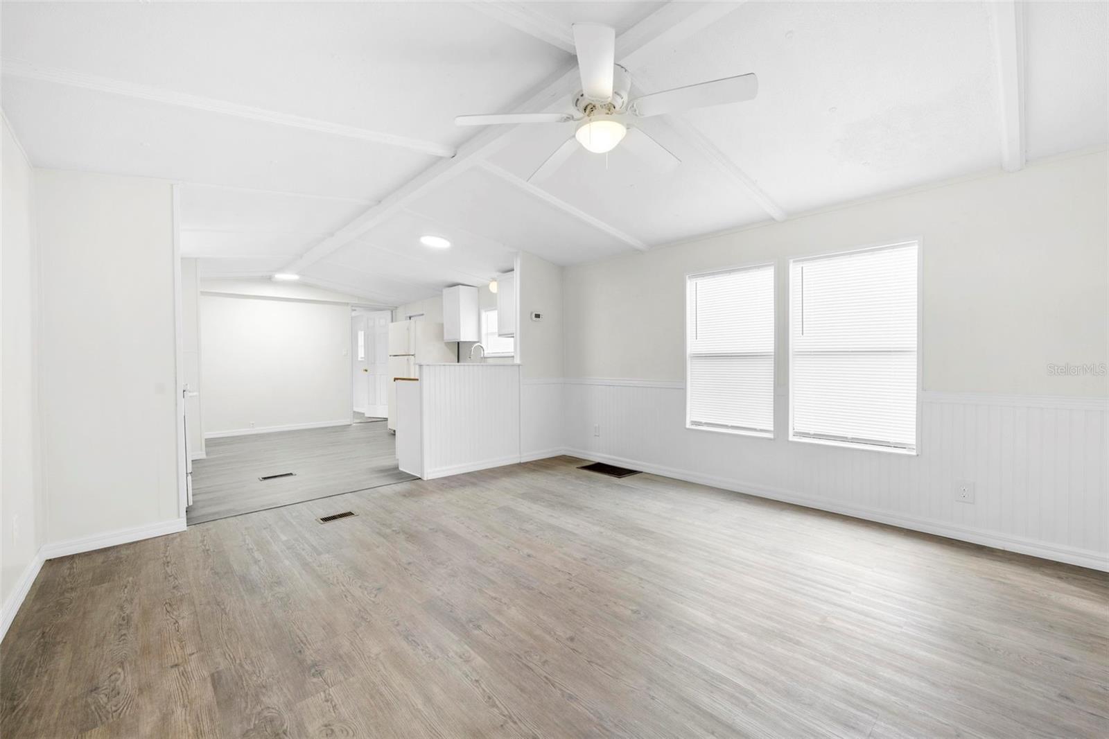 HOLIDAY ACRES UNIT 01 - Residential