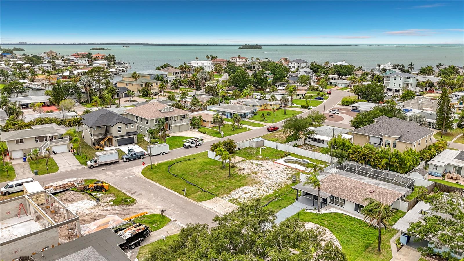 2464 DEL RIO WAY