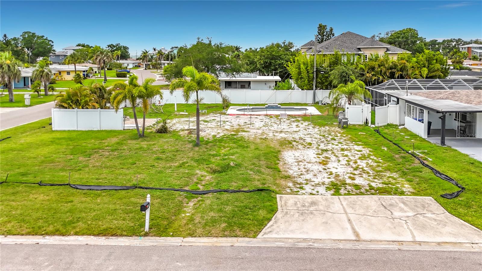 2464 DEL RIO WAY