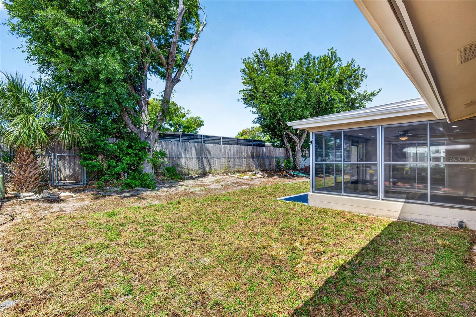 EMBASSY HILLS - Residential