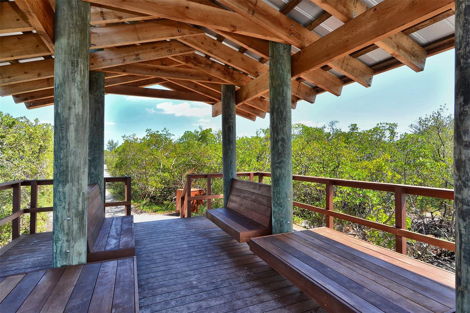 LANDINGS TREEHOUSE - Residential