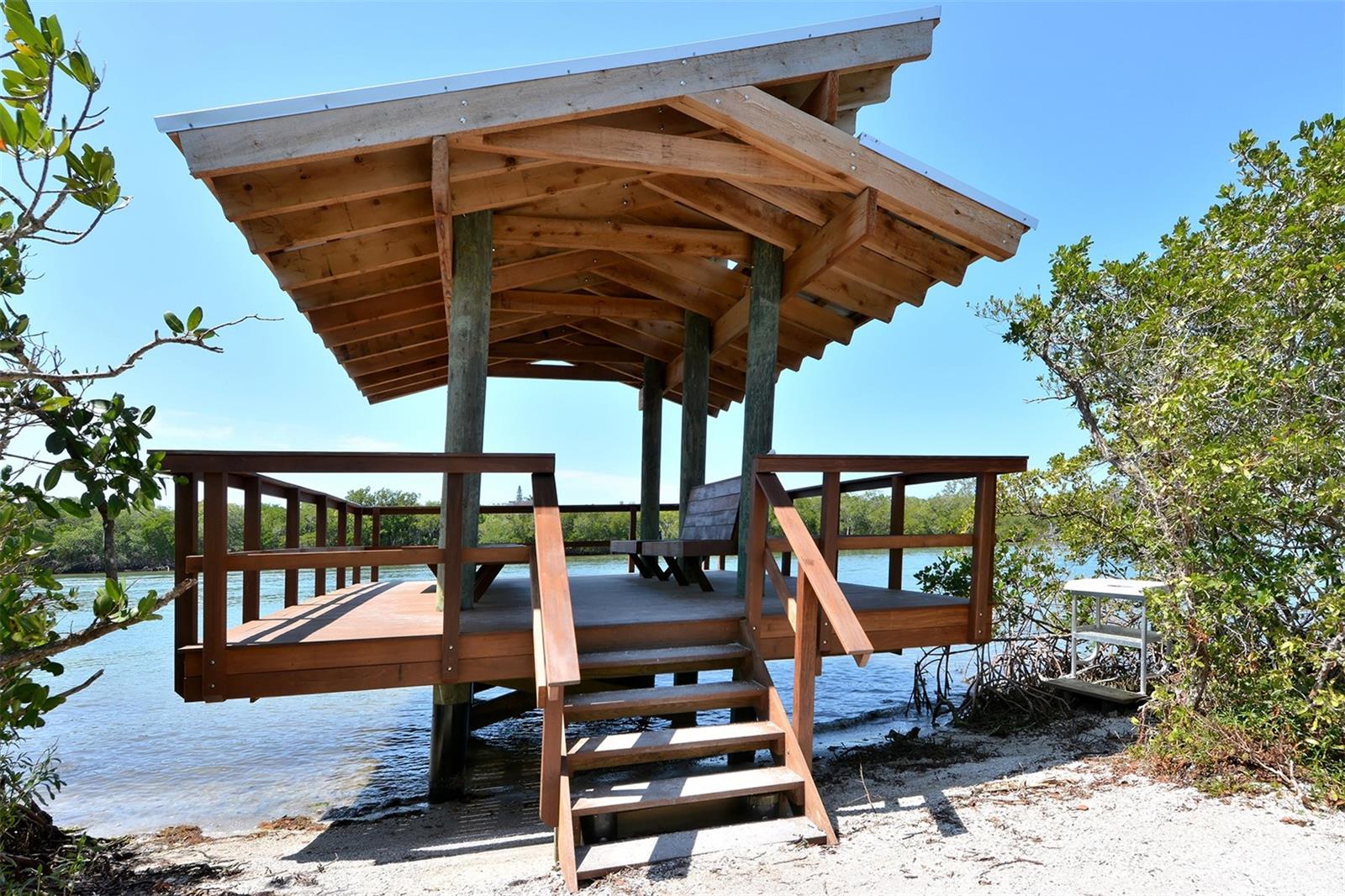LANDINGS TREEHOUSE - Residential