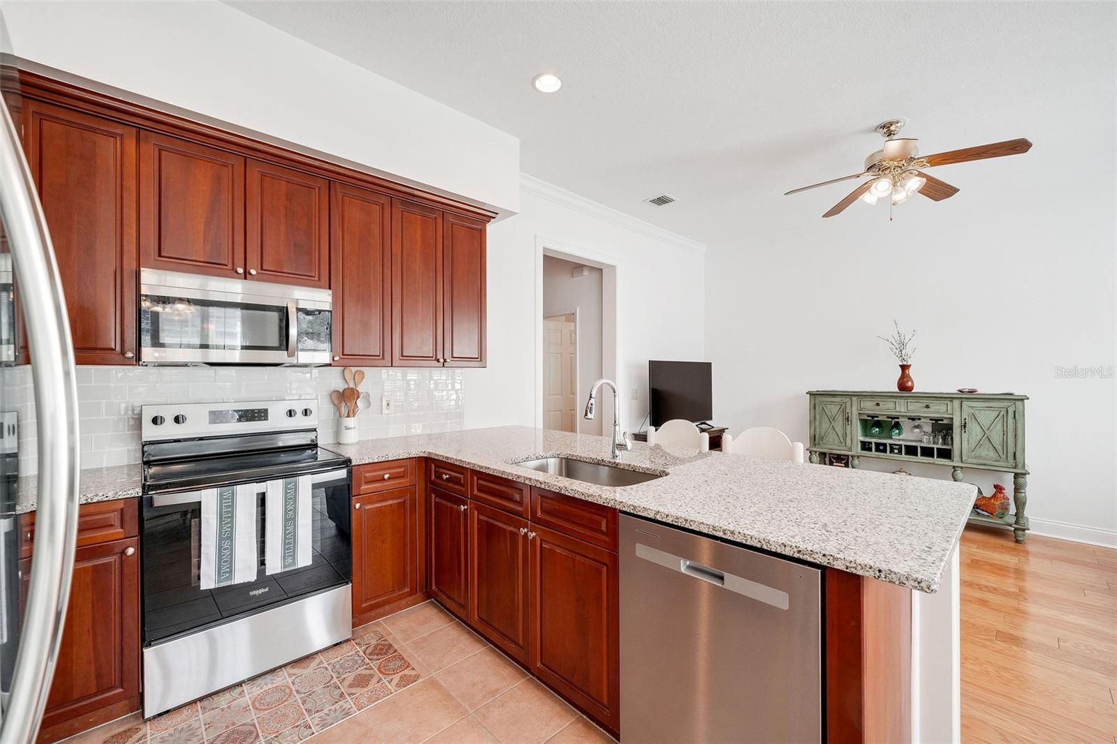 SPRING PARK TOWNHOMES OF SOUTH VILLAGE - Residential