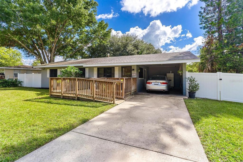 Photo of 1313 Maugans Avenue, Leesburg, FL 34748 (MLS # G5103514)
