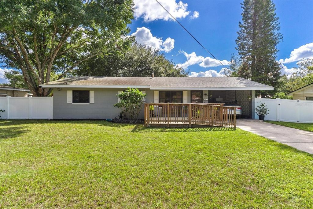 Photo of 1313 Maugans Avenue, Leesburg, FL 34748 (MLS # G5103514)