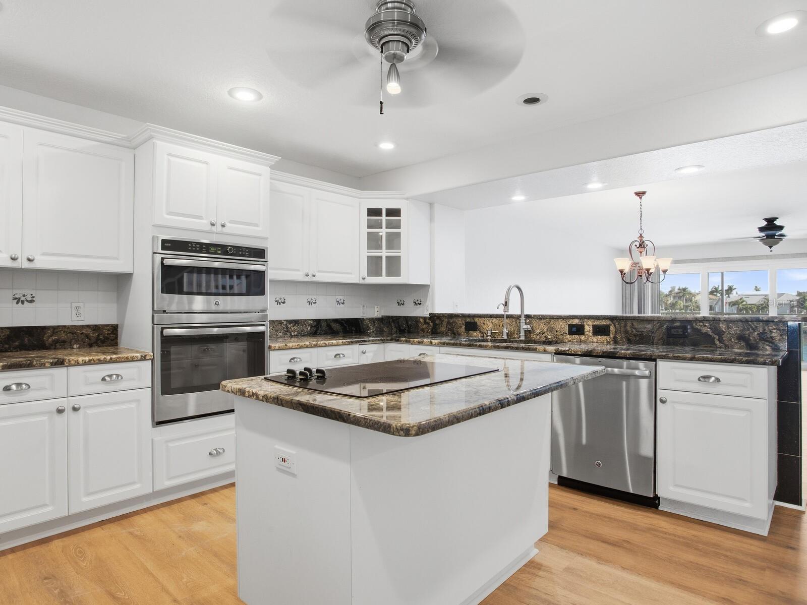 TIERRA SHORES TWNHMS - Residential