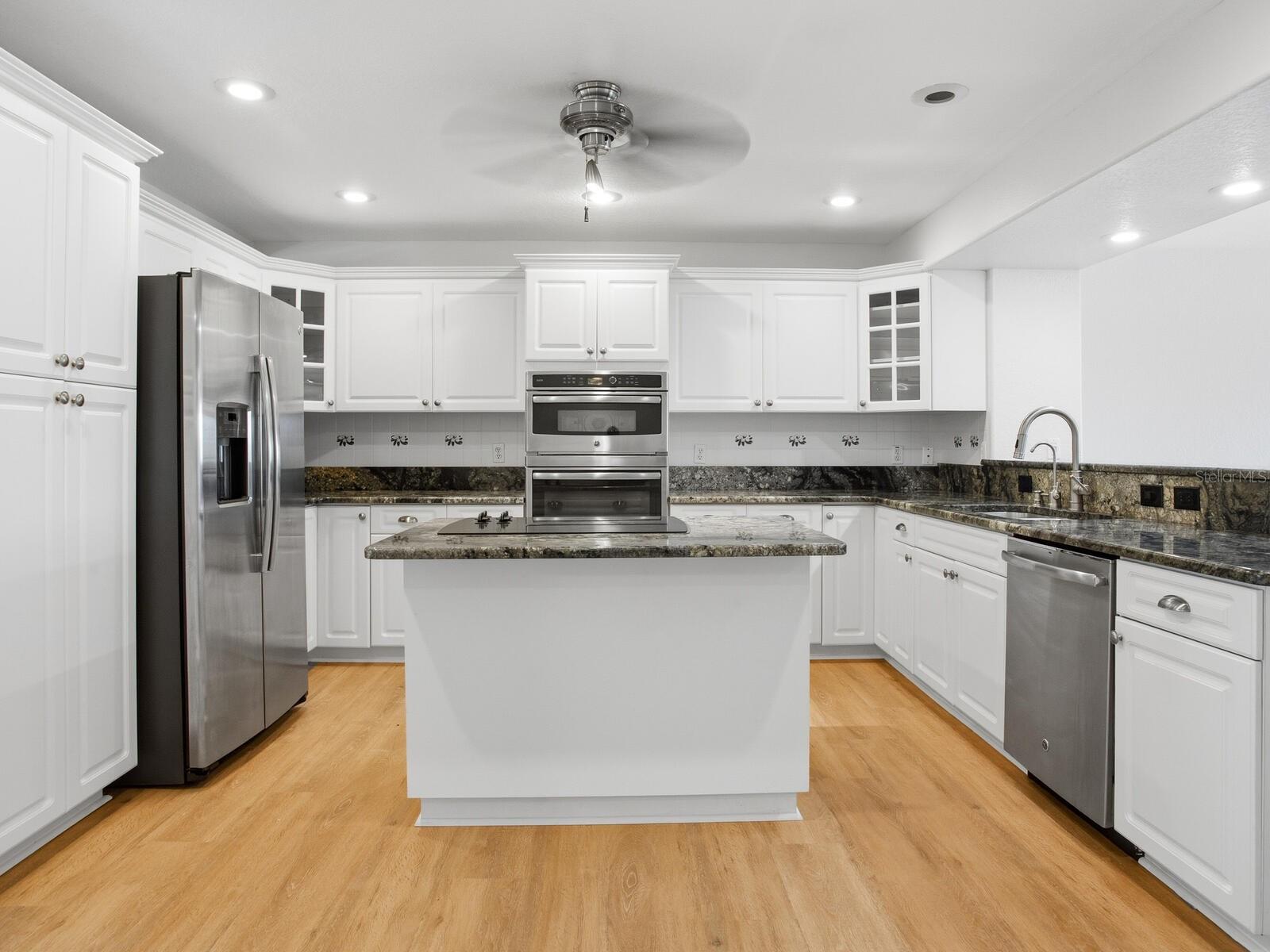 TIERRA SHORES TWNHMS - Residential