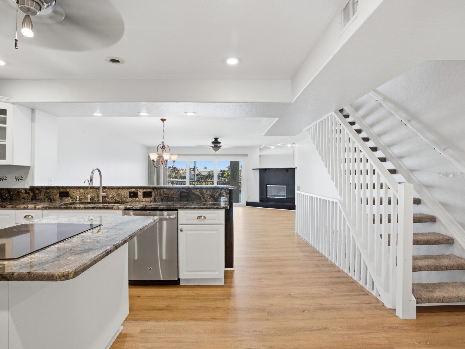 TIERRA SHORES TWNHMS - Residential