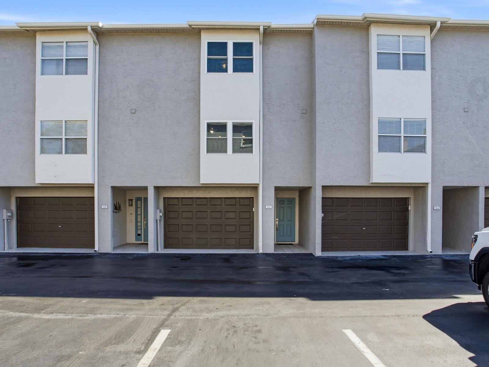 TIERRA SHORES TWNHMS - Residential