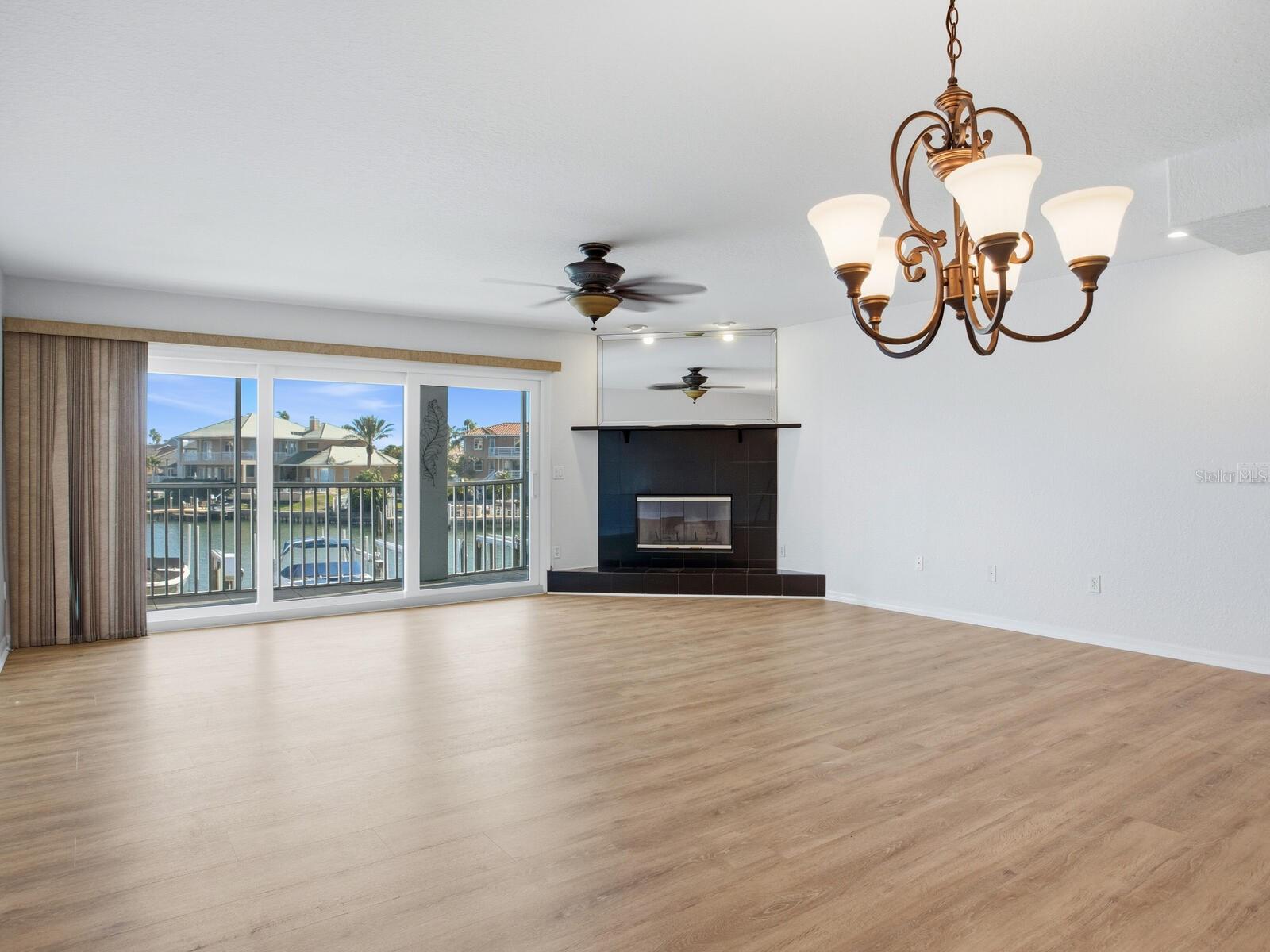 TIERRA SHORES TWNHMS - Residential