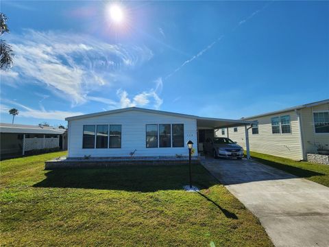 A home in WINTER HAVEN