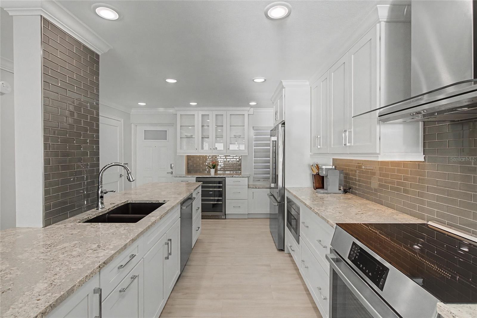 19 WHISPERING SANDS DRIVE 1105