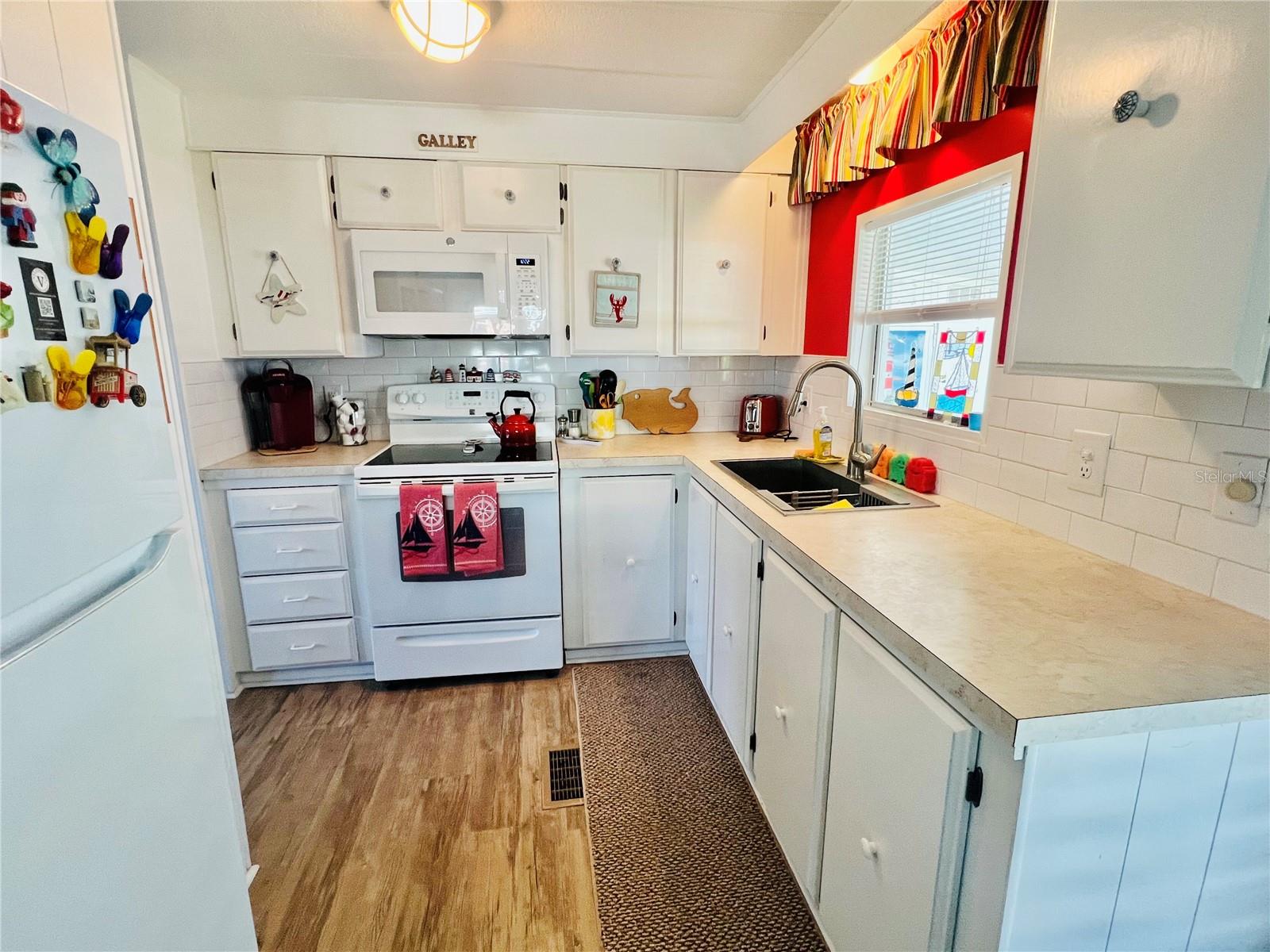 VENETIAN ESTATES - Residential