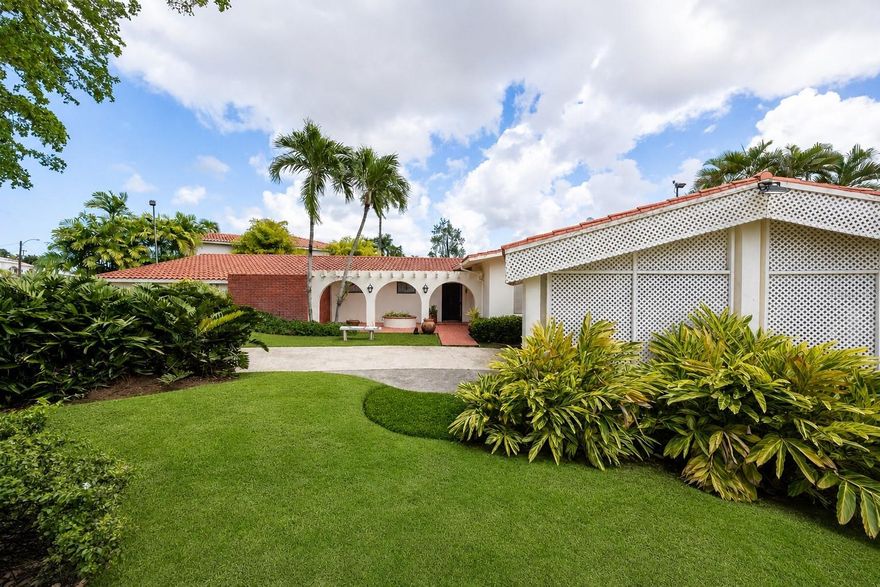Located in the desirable Garden Hills Norte community in Guaynabo, this corner property sits on an approximately 1,200 square meter lot, offering a great opportunity in one of the most established residential areas of Guaynabo.

This single-story residence features a spacious layout, good bones, and unique architectural details. The library, office, and select closets showcase beautiful solid wood finishes including redwood, teak, imbuia, and oak. These are not veneers or prefabricated panels, but solid wood craftsmanship, a distinctive feature for buyers who appreciate quality materials and custom details that are rarely found in newer construction.

The property is equipped with a power generator, water cistern, and hurricane shutters, valuable features that provide functionality and peace of mind.

The corner location provides additional space, privacy, and flexibility, further enhancing the appeal of the property.

Garden Hills Norte is well known for its excellent location in Guaynabo, with easy access to Avenida Santa Ana and Road #2, allowing quick connectivity to shopping centers, supermarkets, restaurants, and the San Juan metropolitan area.

Properties with this lot size, corner location, and features in Garden Hills Norte do not come on the market often.