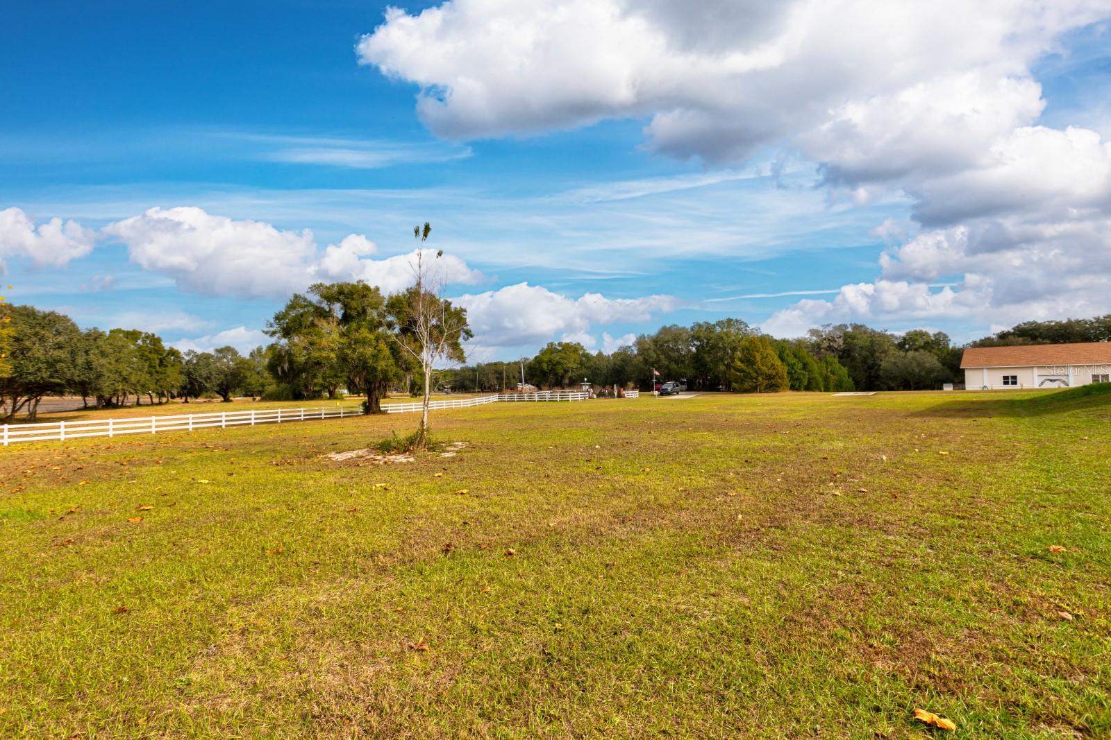 LOVES LANDING - Land