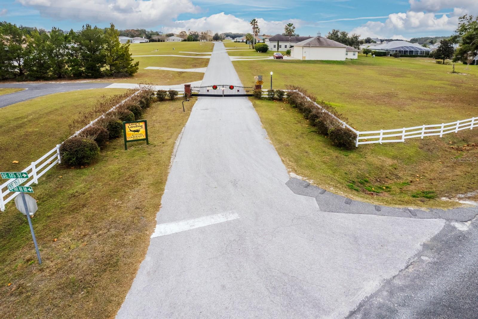 LOVES LANDING - Land