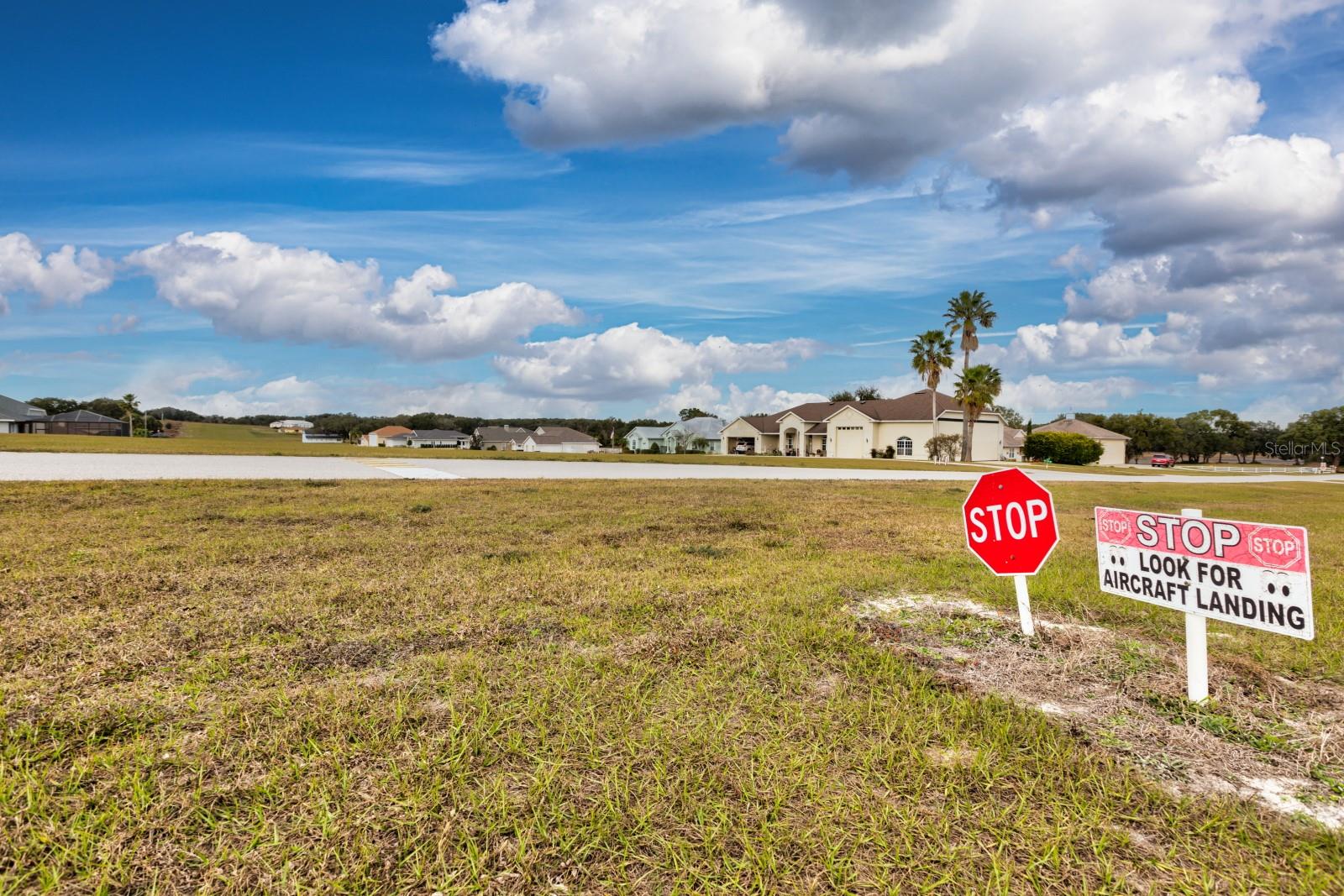 LOVES LANDING - Land