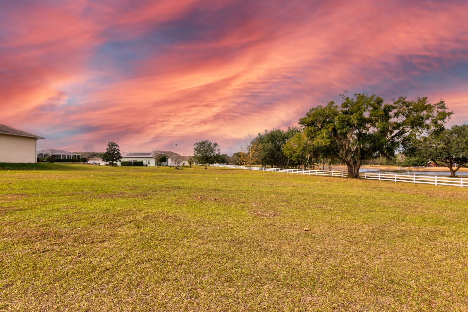 LOVES LANDING - Land