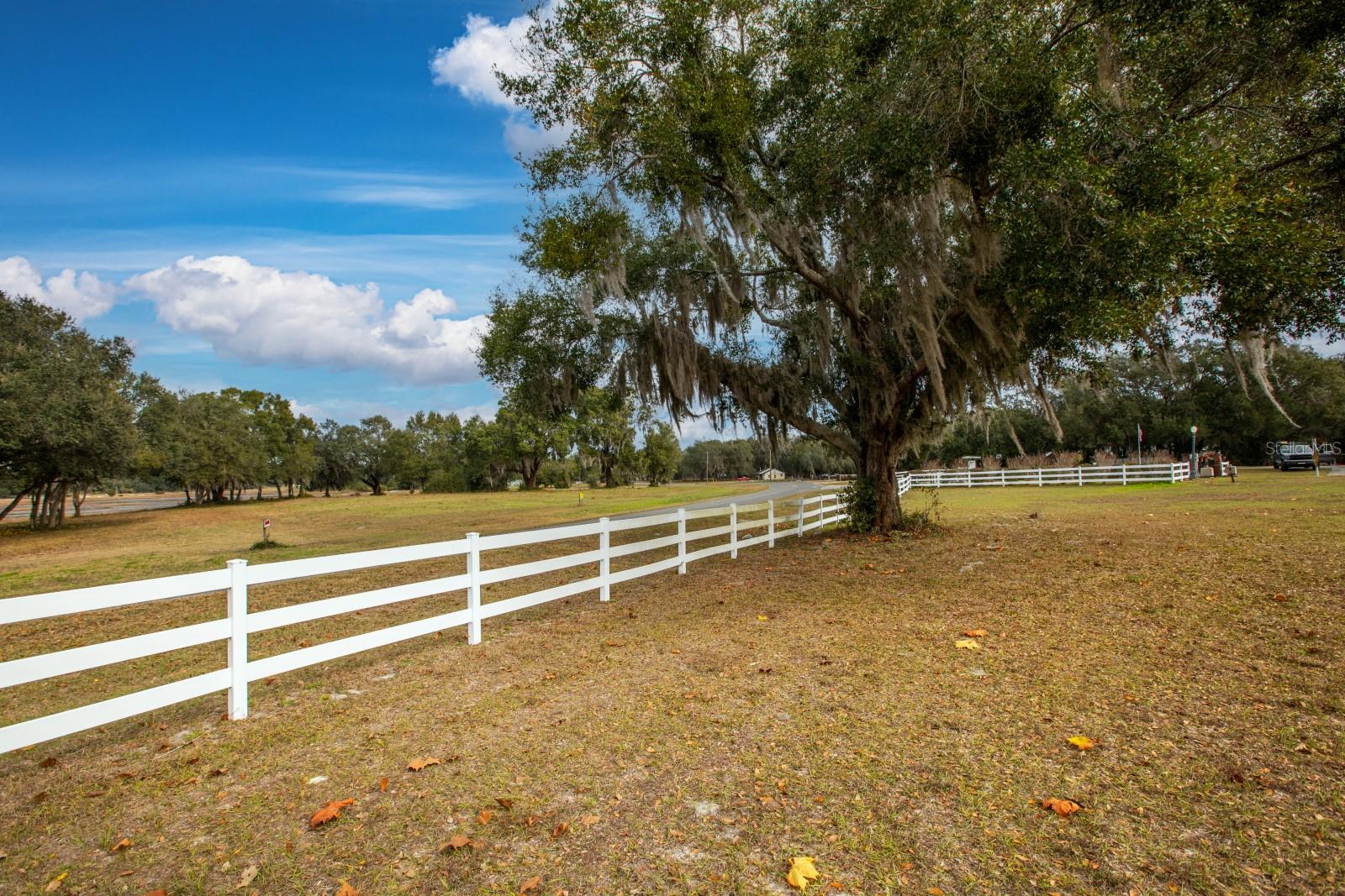 LOVES LANDING - Land