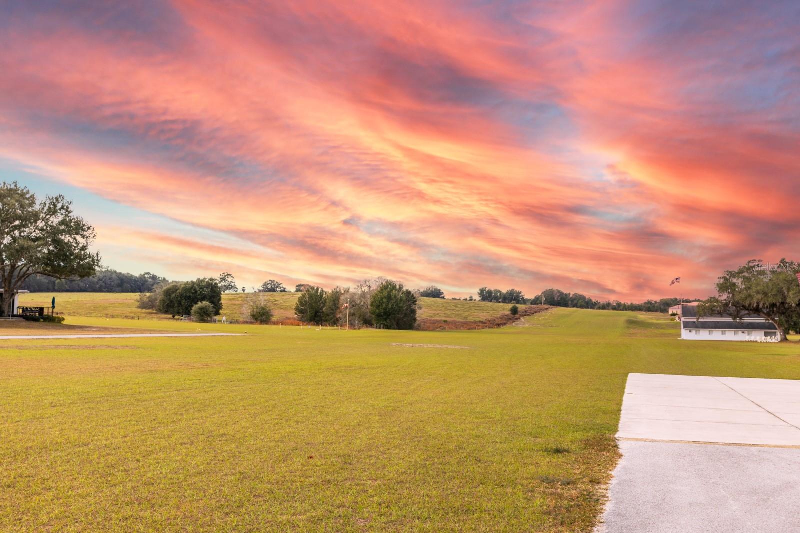 LOVES LANDING - Land