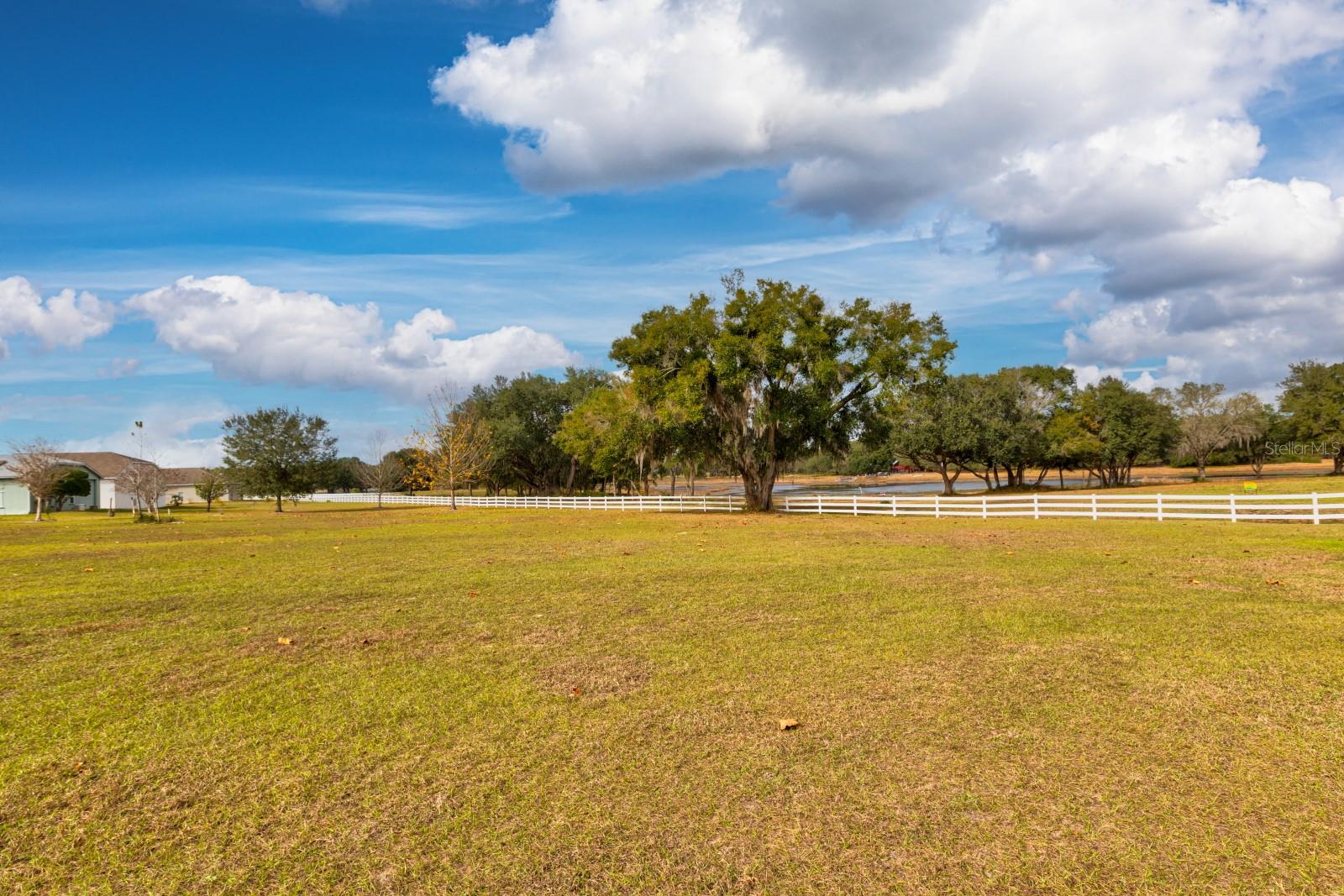 LOVES LANDING - Land