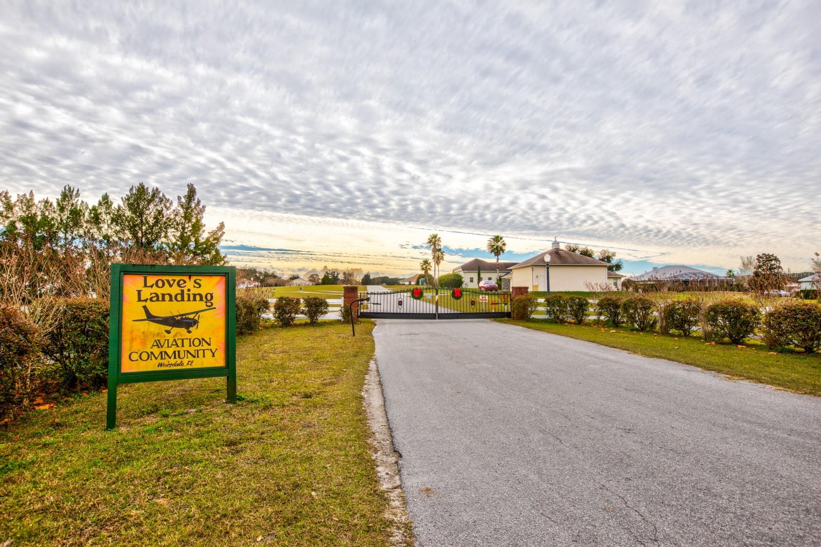 LOVES LANDING - Land