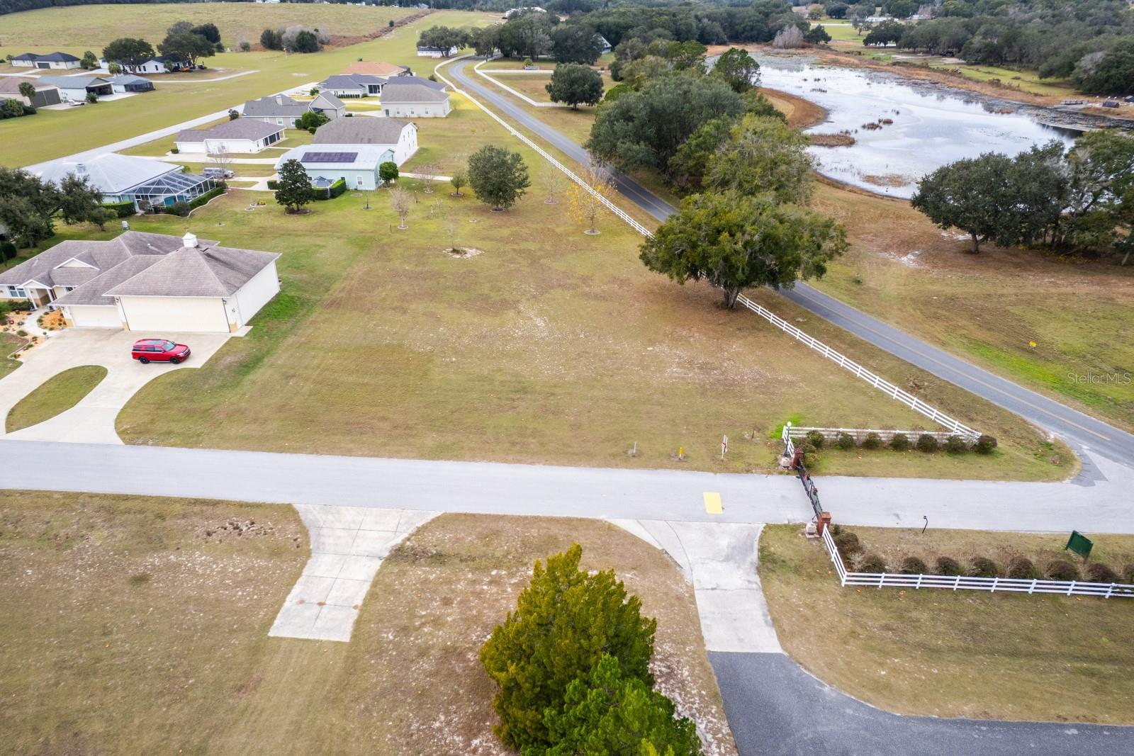 LOVES LANDING - Land