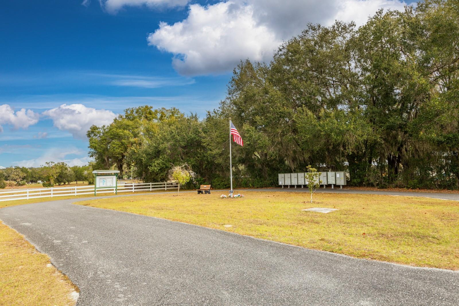 LOVES LANDING - Land