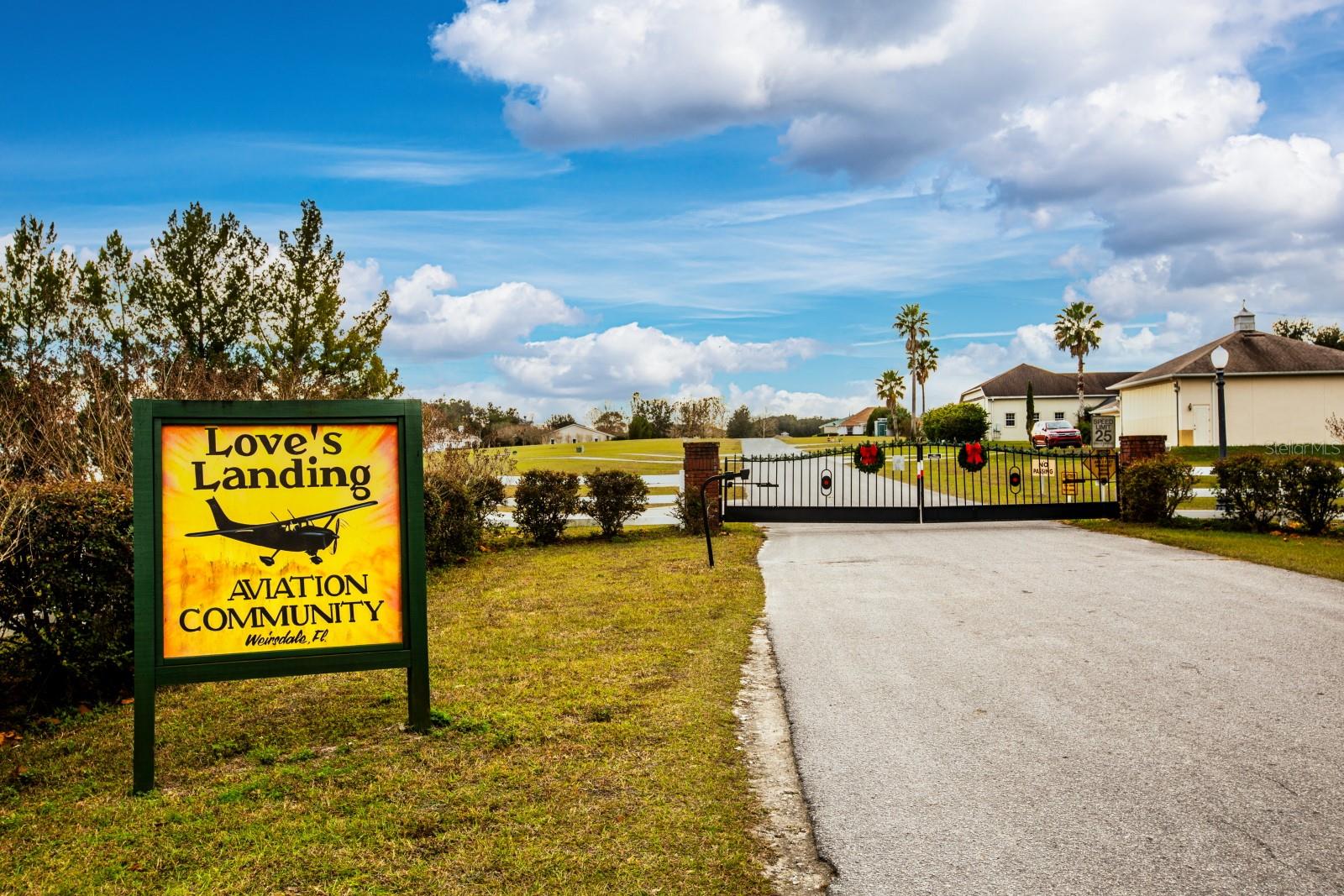 LOVES LANDING - Land