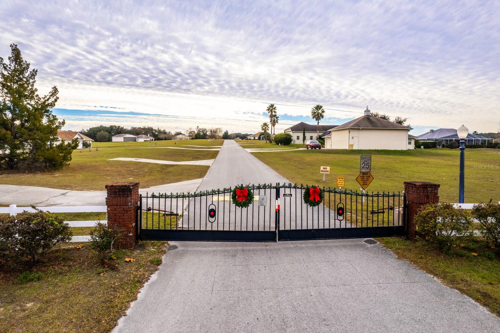 LOVES LANDING - Land