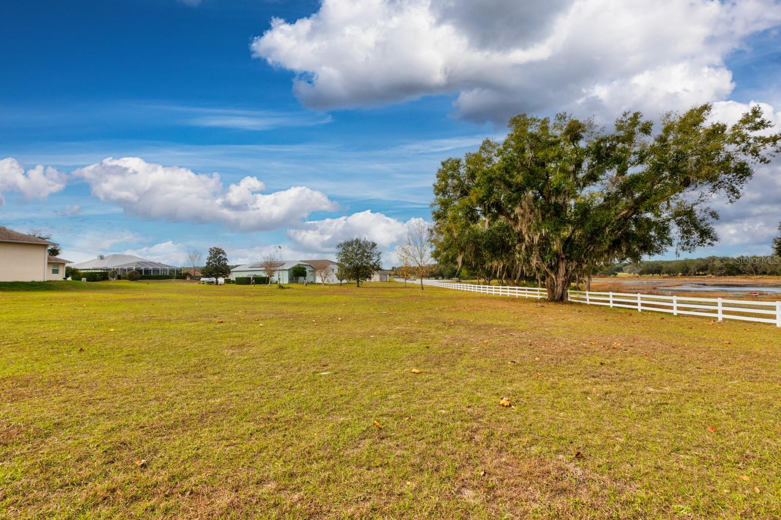 LOVES LANDING - Land