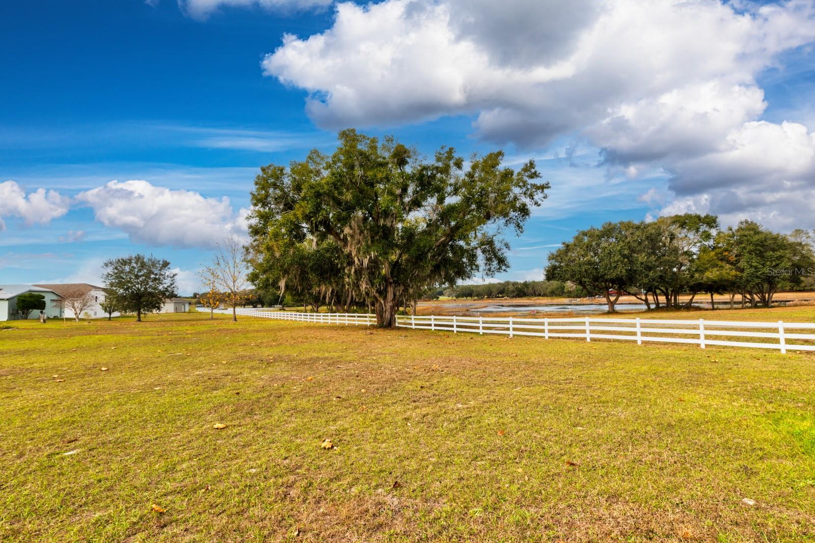 LOVES LANDING - Land