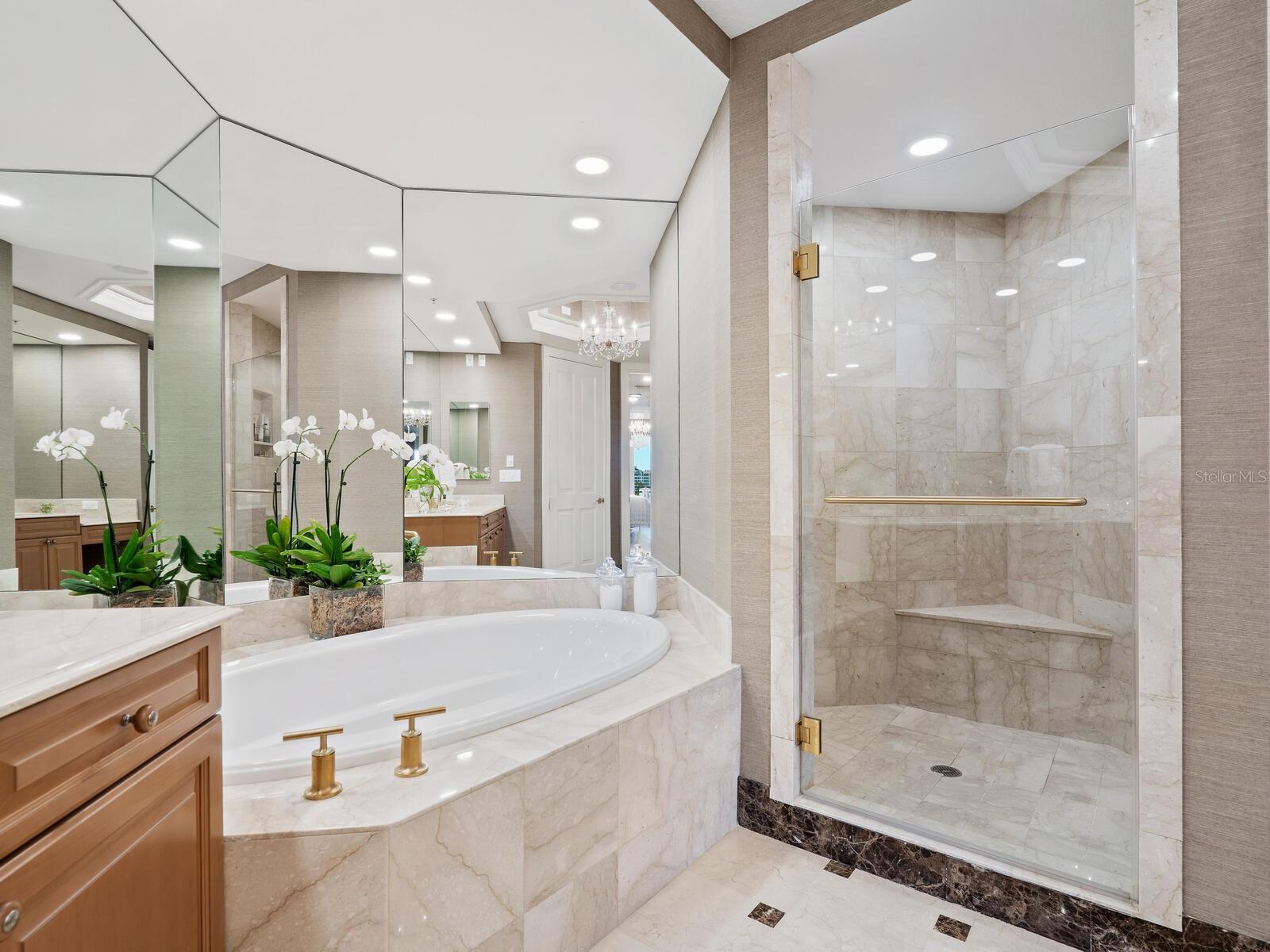 THE TOWER RESIDENCES - Residential