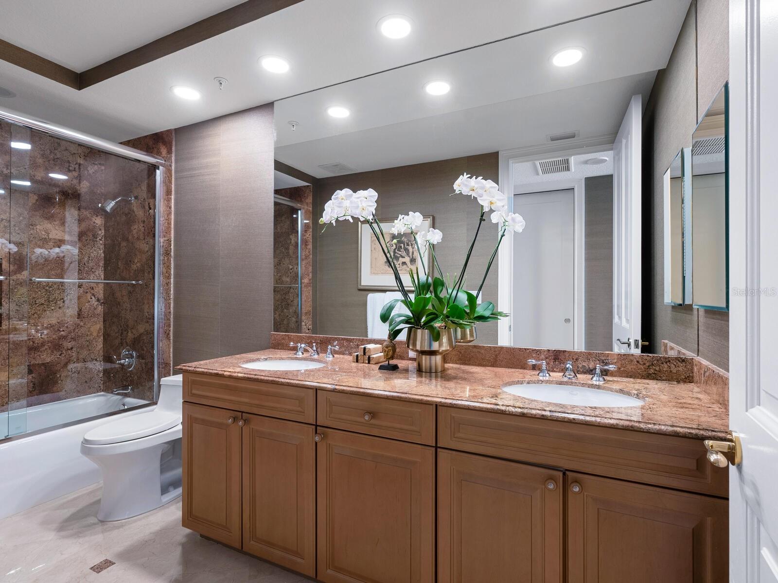 THE TOWER RESIDENCES - Residential