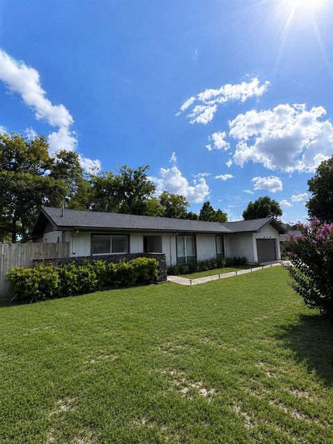 Photo of 2746 Mendelin Street, Apopka, FL 32703 (MLS # O6412597)