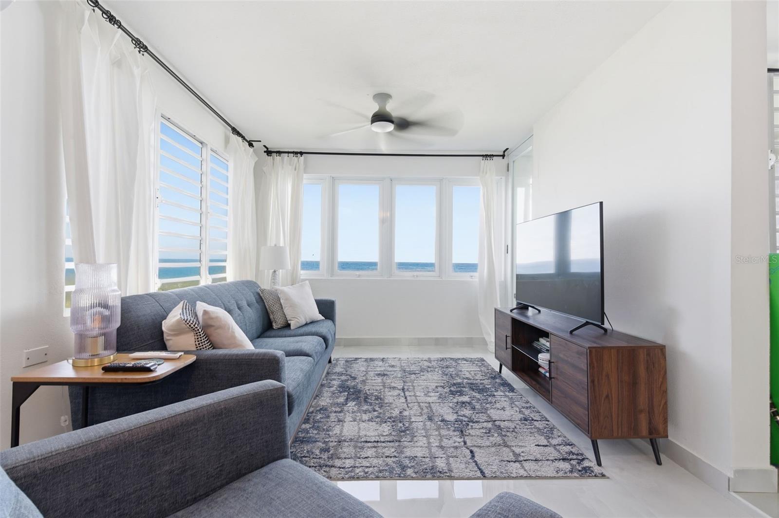 91 - E CALLE KENNEDY