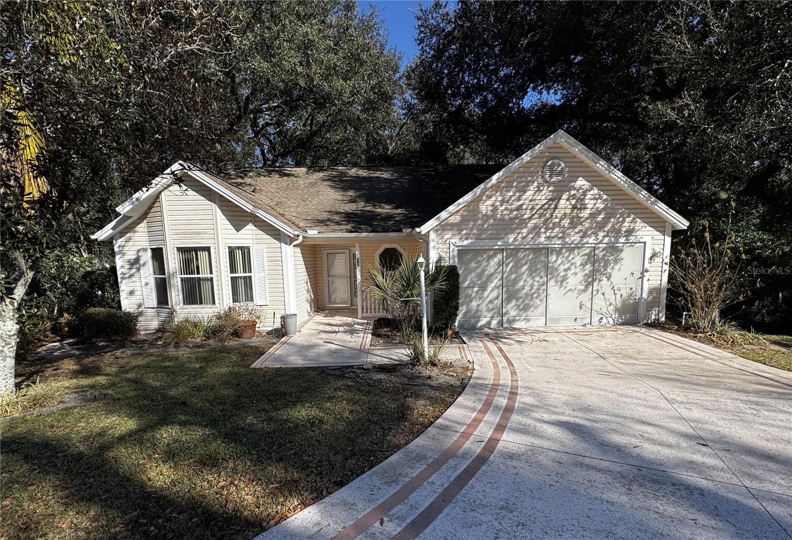 VILLAGES LADY LAKE UNIT 23 - Residential Lease