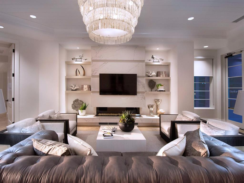 LAKE CLUB - Residential