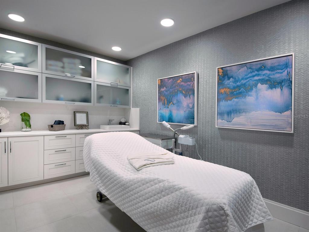 LAKE CLUB - Residential